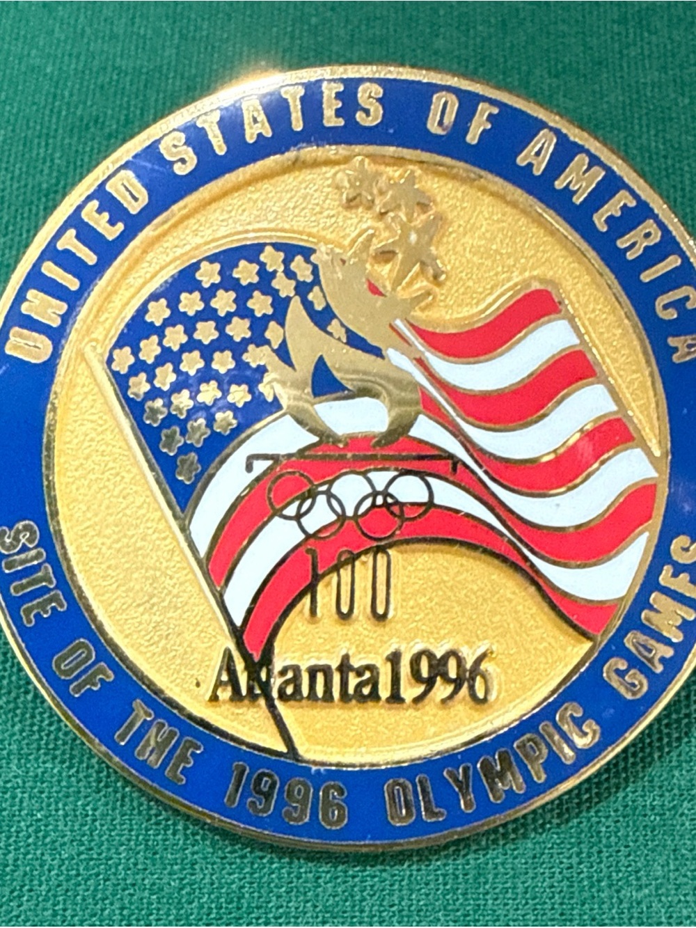 United States of America Atlanta 1996 Olympic Pin - Red White Blue Gold. 112B